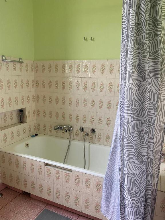 Small Room For Short Stay — Photos 2